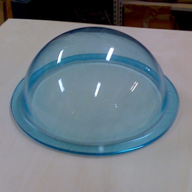 Semisfera in plexiglass trasparente