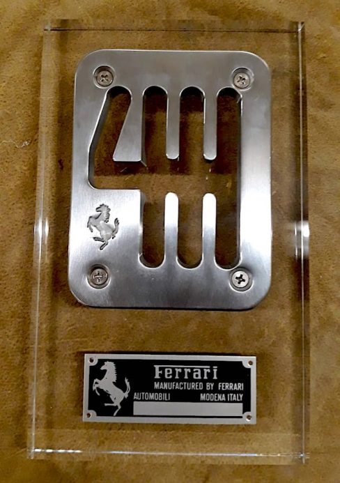 targa in plexiglass Ferrari