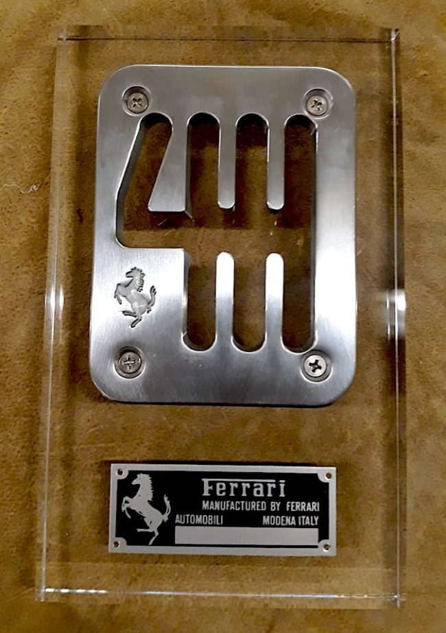 targa in plexiglass Ferrari