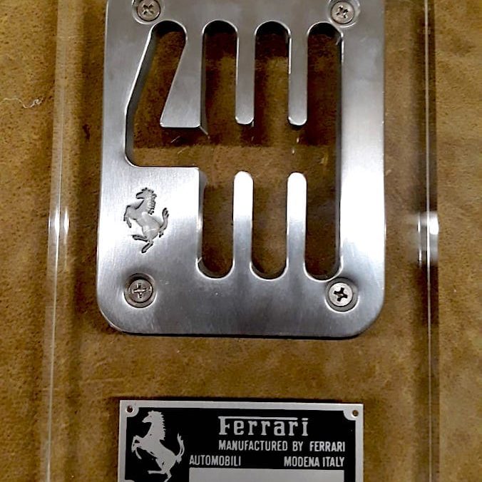 targa in plexiglass Ferrari